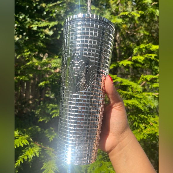 🪩 NWT LIMITED EDITION Starbucks Metallic Silver Grid 24OZ Tumbler - Picture 1 of 3